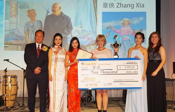 SolarMax VP of Marketing Sandee Messel awards Xia Zhang 2nd place in the "SolarMax Beautiful Moment" Photography and Essay Contest